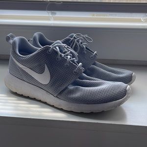 Nike roshe size 10